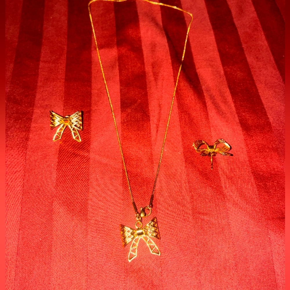 Gold Bow Necklace and Earring Set